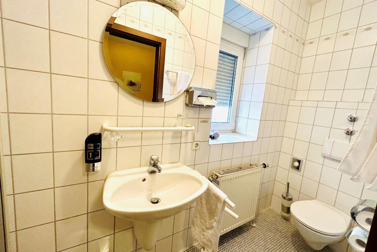 Adler Hotel Garni Остфилдерн Екстериор снимка